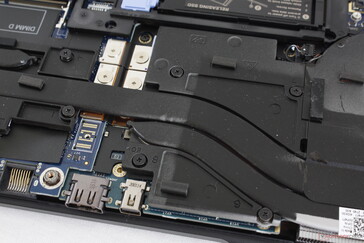 Die Heatpipes fallen größer und dicker aus als bei den meisten Laptops. Wir konnten bei unserem Testgerät kein Spulenfiepen oder Ähnliches feststellen.