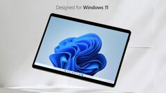 Das Surface Pro 8 besitzt deutlich dünnere Bildschirmränder (Bild: Microsoft)