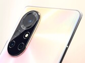 Die neuesten Mittelklasse-Smartphones von Huawei bieten ein durchaus spannendes Design. (Bild: Huawei)