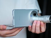 Das Vivo X Fold 6 mit Zeiss-Telekonverter kommt in insgesamt vier Farboptionen. Neu ist auch ein Durability-Test Promo-Video.