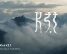 Schriftzug K3.1 und Kimi K3.1 vor wolkenverhangenen Berggipfeln, Werbegrafik von Moonshot AI