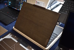 Lenovo ThinkPad Z13 G2: Flax-Cover....