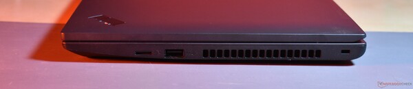 Das ThinkPad L14 hat vergleichsweise viele Ports (Bildquelle: Benjamin Herzig)