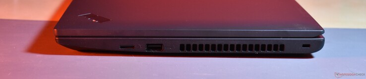 rechts: microSD, USB A 3.2 Gen 1, Kensington Lock Slot