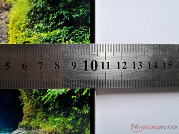 Die Seitenränder sind noch etwas schmaler als beim Blade Stealth