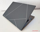 Asus Zenbook S 13 OLED 2023 im Test - Das weltweilt dünnste OLED-Ultrabook kämpft mit nervigen Lüftern