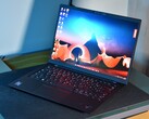 Das Lenovo ThinkPad X1 Carbon Gen 11 ist rund zwei Jahre alt, aber immer noch gut ausgestattet (Bildquelle: Benjamin Herzig)