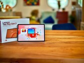 Das Lenovo Tab Plus Gen 2 sieht nicht nur gut aus, es hält auch sehr lange durch.