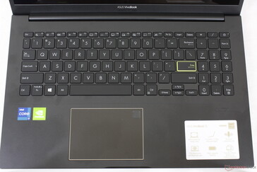 Ähnliches Layout und Schrift wie bei anderen VivoBook-Laptops. Die Hintergrundbeleuchtung lässt sich in 3 Stufen regeln