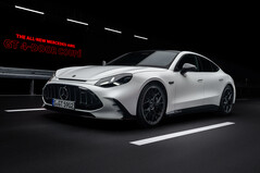 Das neue Mercedes-AMG GT 4-Türer Coupe nutzt als erstes Serien-EV drei revolutionäre Axial-Fluss-Motoren für eine Spitzenleistung von bis zu 1.169 PS.