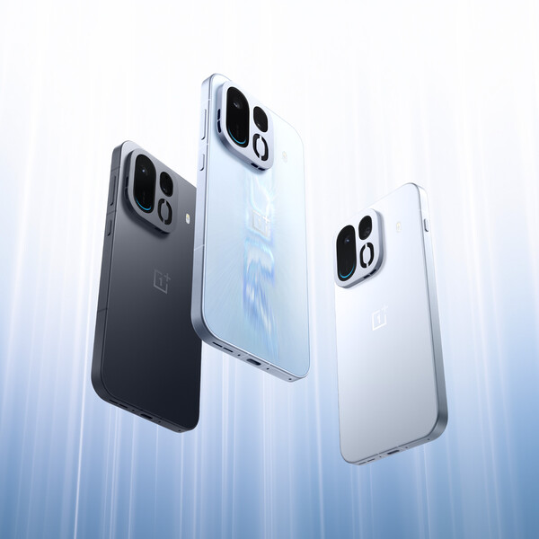 Das OnePlus Ace 7 Pro in Midnight Black, Windbreak und Lightning White.