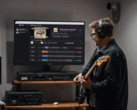 Gitarrist spielt vor einem Monitor mit StemKit App darauf