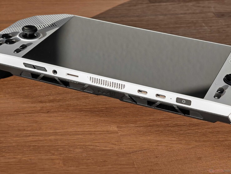 Anschlüsse: Lautstärketasten, 3,5-mm-Audio, microSD-Kartenleser, 2x USB-C 4.0 mit Thunderbolt 4 (40 Gbit/s, DisplayPort-ALT-Modus, Power Delivery 3.0), Power-Button mit Fingerabdruckscanner