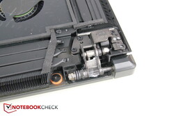 Eines der beiden Scharniere