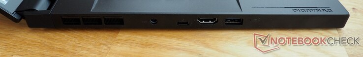 linke Seite: Energiezufuhr, Thunderbolt 4, HDMI 2.1, USB-A 3.2 Gen2