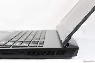 Der Deckel lässt sich in einem maximalen Winkel von nur 140 Grad öffnen, verglichen mit 150 Grad bei den meisten anderen Laptops.