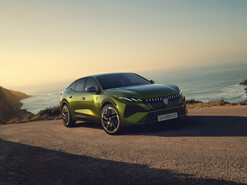 Bestellstart für das Peugeot E-408 Facelift: Der aufgewertete Elektro-Crossover rollt ab 46.300 Euro mit neuer Lichtsignatur und integrierter V2L-Technologie zu den Händlern.