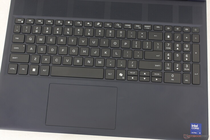 Ein-Zonen-RGB-Tastatur, um Kosten zu sparen und um das Modell von der teureren Area-51-Serie zu unterscheiden