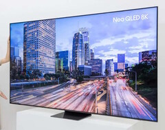 Samsung QN990C: Flaggschiff-Fernseher ist riesig und besonders scharf