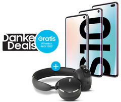 Galaxy S10e, S10 und S10+ mit AKG Y500 Wireless Headphones.