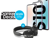 Galaxy S10e, S10 und S10+ mit AKG Y500 Wireless Headphones.