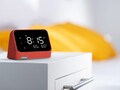 Mit dem Lenovo Smart Clock Essential mit Alexa bringt der Hersteller nun den bekannten Smart Speaker mit Display auch mit Amazon Alexa auf den Markt. (Bild: Lenovo)