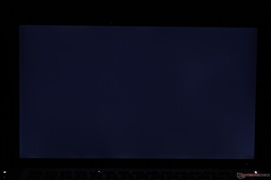 Nur schwache ausgeprägte, ungleichmäßige Lichthöfe in den Ecken und an den Rändern