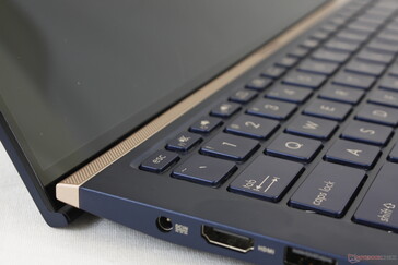 ErgoLift-Scharniere heben das Gehäuse leicht an