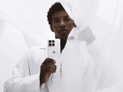 Das Motorola Edge 70 wird jetzt auch in der Pantone Color of the Year 2026 angeboten. (Bildquelle: Motorola)