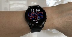 Laut einem Leak soll der Launch der OnePlus Watch 2 als Nachfolger der hier abgebildeten OnePlus Watch sowie des OnePlus Band 2 unmittelbar bevorstehen. (Bild: Inge Schwabe)