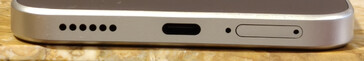 Unten: Lautsprecher, USB-Port, Mikrofon, SIM-Slot