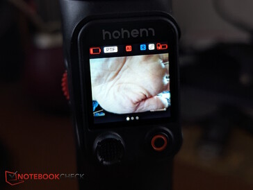 Kamerabild der Fernbedienung und leerer Akku