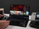 Asus TUF Gaming A14 mit SteamOS 3.9 neben einem Steam Deck