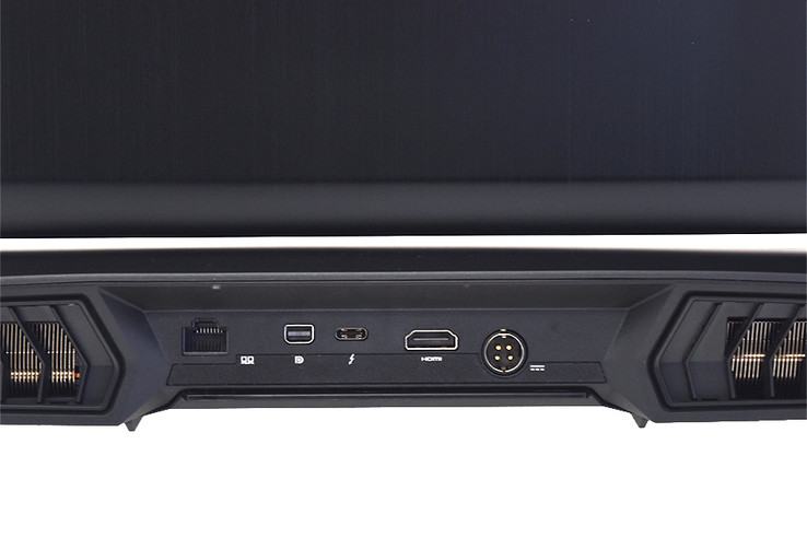 Rückseite: Gigabit-RJ-45, Mini-DisplayPort, Thunderbolt 3, HDMI 2.0, Netzanschluss