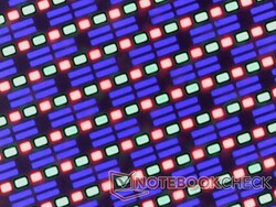 Gestochen scharfe RGB-Subpixel ohne Körnigkeitsprobleme. Windows VRR wird bis zu 30 Hz unterstützt