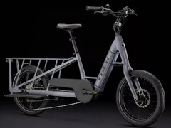 Fetch+ 2 E: Lastenfahrrad mit großem Gepäckträger und 20-Zoll-Reifen (Bildquelle: Trek)