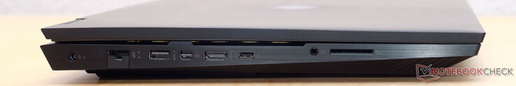 DC-Eingang, RJ45-GigabitLAN, USB 3.2 Typ A Gen 1 (always on), mini DisplayPort, HDMI 2.1, USB-Typ-C mit Thunderbolt 4 und DisplayPort, 3.5 mm Kopfhörer-/Mikrofon-Kombianschluss, SD-Kartenleser