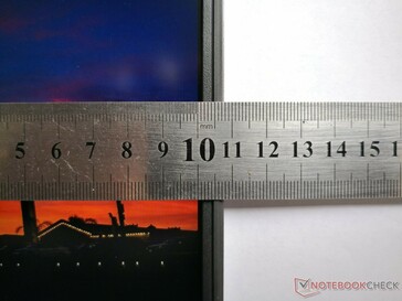 Schmale Bildschirmränder an drei Seiten des Displays