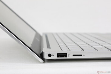 Scharnier geöffnet bis zum maximalen Winkel (ca. 125 Grad)