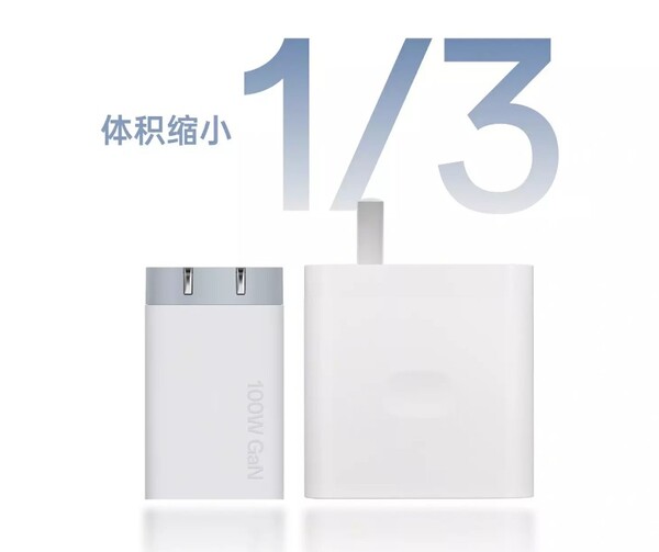 Das neue OnePlus Compact SuperVOOC GaN-Ladegerät mit 100 W ist viel kleiner als das ältere SuperVOOC-Ladegerät (Bildquelle: OnePlus)