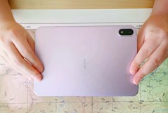 Das Oppo Pad Mini wird auch in Violett angeboten.