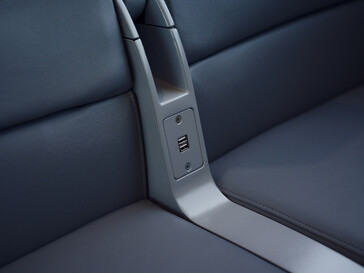 USB Typ A zwischen den Sitzplätzen. (Bildquelle: Amtrak)