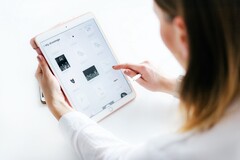 Das Apple iPad der 9. Generation soll weiterhin beim etwas angestaubten Design samt Touch ID im Home Button bleiben. (Bild: Marek Levák)