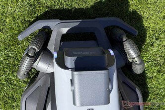 Die schräggestellten Vorderräder machen dem Airseekers Tron das Leben unnötig schwer.