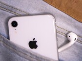 Die überwältigende Mehrheit aller Jugendlichen in den USA besitzen offenbar ein Apple iPhone sowie AirPods (Bild: Salil Sachdeva)
