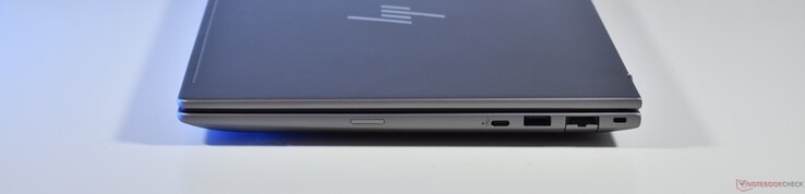 rechts: USB-C 3.2 Gen 2x2, USB-A 3.2 Gen 1, RJ45-Ethernet, Kensington Lock