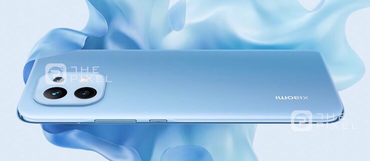 Das Xiaomi Mi 11 Lite setzt auf eine stark abgerundete Rückseite. (Bild: The Pixel, YouTube)