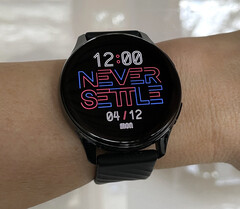 Die OnePlus Nord Watch soll preislich unterhalb der hier zu sehenden OnePlus Watch liegen. (Bild: Inge Schwabe)