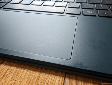 Bei schnellem Streichen des Clickpads fühlt es sich glatt an; Bei langsamerem Nutzen bleibt man stecken