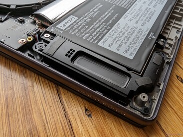 Insgesamt sechs Lautsprecher (4x 2-W-Subwoofer + 2x 1-W-Hochtöner)